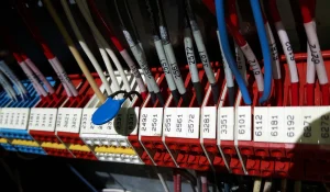 Read more about the article Apa Itu Terminal Block? Ini Jenis-jenisnya!